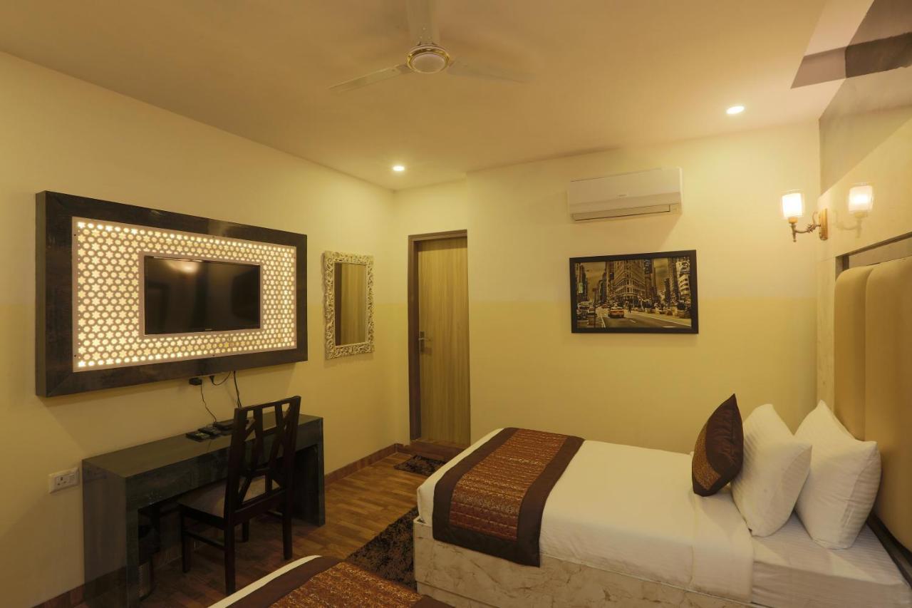 Plazzo Hotel New Delhi Ngoại thất bức ảnh
